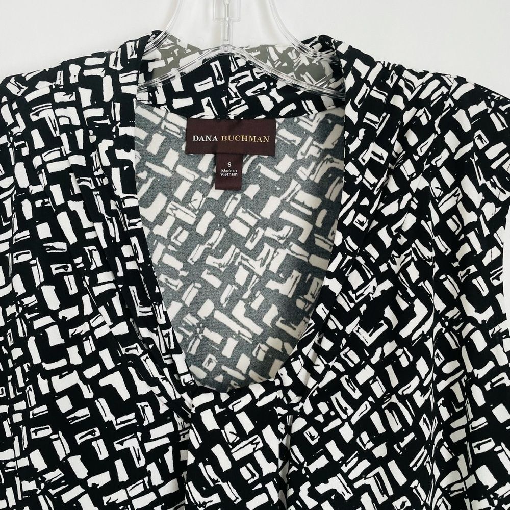 🟢Dana Buchman Top Black White Geometric Size S - Picture 3 of 5
